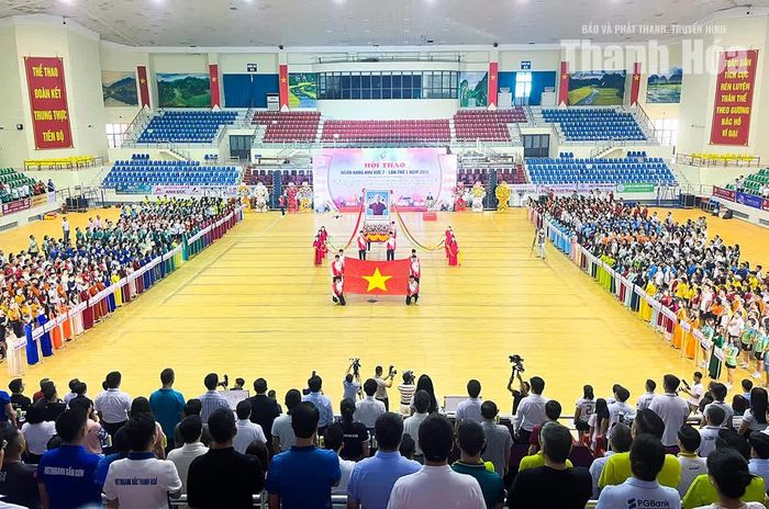 Toàn cảnh lễ khai mạc Hội thao.