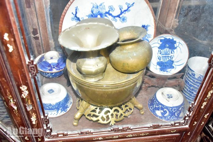Những di vật của tiền nhân được con cháu đời sau giữ gìn cẩn thận.