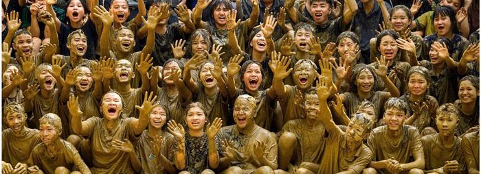  Tác phẩm "Bản giao hưởng của bùn" đoạt Huy chương Bạc Cuộc thi Ảnh nghệ thuật Việt Nam 2026. 