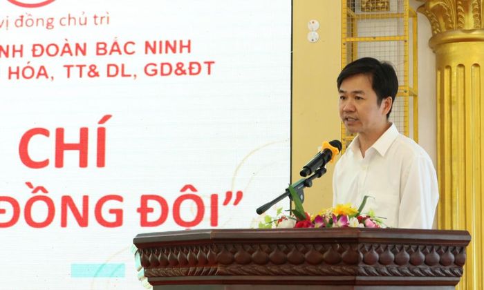  Đại diện lãnh đạo Hội Nhà báo thành phố Bắc Ninh thông qua thể lệ Giải.  
