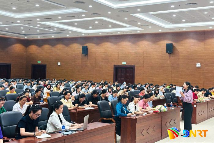 Các lớp tập huấn thu hút rất đông giáo viên tham gia. Ảnh: THU HÀ.