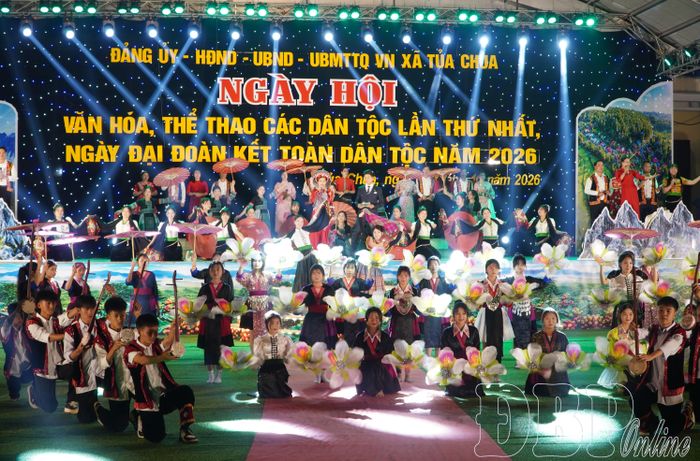 Chương trình nghệ thuật chào mừng Ngày hội.