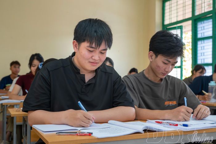 Sinh viên Nguyễn Công Minh Quân trên giảng đường Phân hiệu Đại học Thái Nguyên tại Điện Biên.