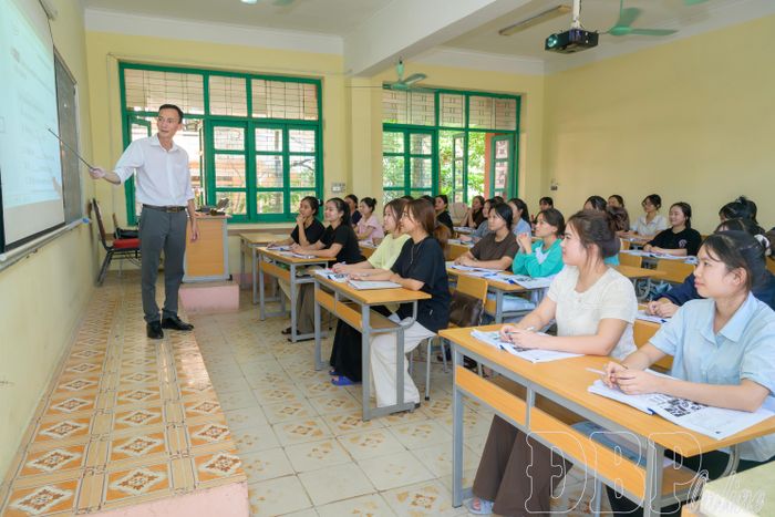 Giờ học của thầy, trò Phân hiệu Đại học Thái Nguyên tại Điện Biên.