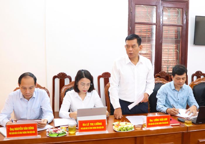 Lãnh đạo Sở Công Thương báo cáo tình hình thực hiện nhiệm vụ 10 tháng và phương hướng, nhiệm vụ những tháng cuối năm 2026 của ngành Công Thương.