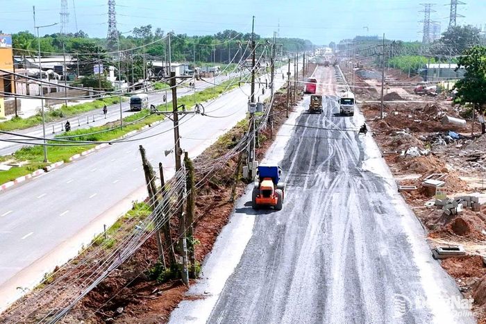 Thi công Dự án Nâng cấp, mở rộng đường 25B.