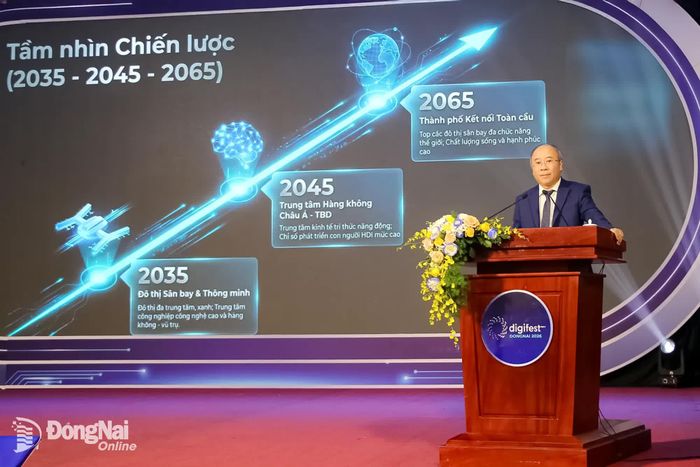 Phó Giám đốc phụ trách Sở Khoa học và Công nghệ Nguyễn Minh Quang phát biểu tại diễn đàn. Ảnh: Hải Quân