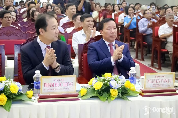 Các đại biểu tham dự diễn đàn. Ảnh: Hải Quân