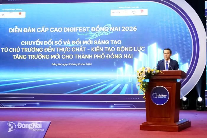 Ủy viên Ban Thường vụ Thành ủy, Phó Chủ tịch UBND thành phố Lê Trường Sơn phát biểu tại diễn đàn. Ảnh: Hải Quân