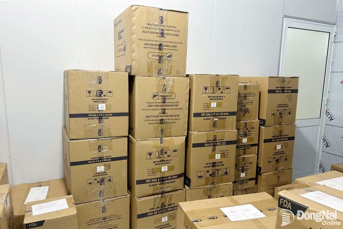  Hàng hóa của các đối tượng bị cơ quan công an thu giữ. Ảnh: CATP