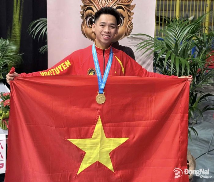 Nguyễn Đức Anh giành huy chương vàng nội dung đối kháng hạng cân 57kg. Ảnh: NVCC