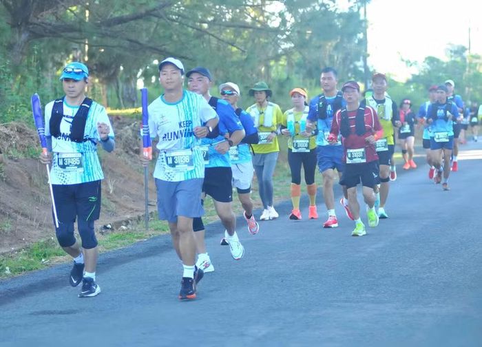  Cự ly 30 km có 850 vận động viên tham gia thi đấu. Ảnh: R'Ô HOK 