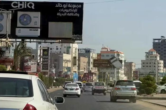 Giao thông trên đường phố Aden ngày 29-10. Ảnh: Reuters 