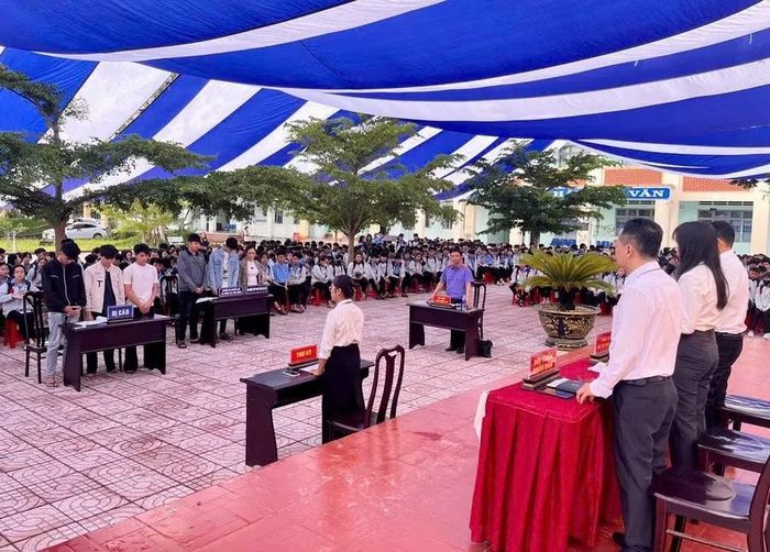  Quang cảnh phiên tòa giả định. Ảnh: Sỹ Tuấn 