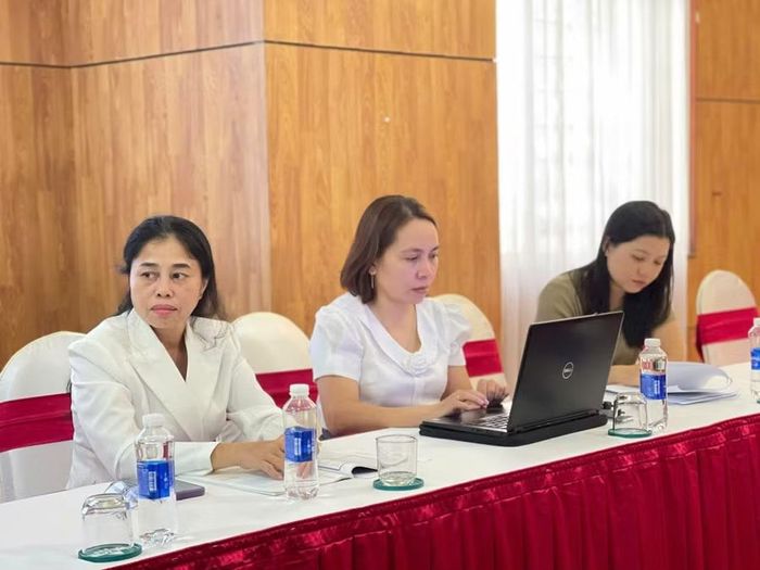 Tại điểm cầu Gia Lai có cán bộ giáo viên cốt cán tại các trường Tiểu học, THCS và THPT tham gia. Ảnh: Bạch Dương