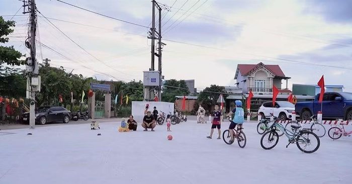  Công viên đầu cầu Bạn Xoài tạo không gian vui chơi, sinh hoạt cộng đồng cho người dân địa phương. Ảnh: Nhật Trường 
