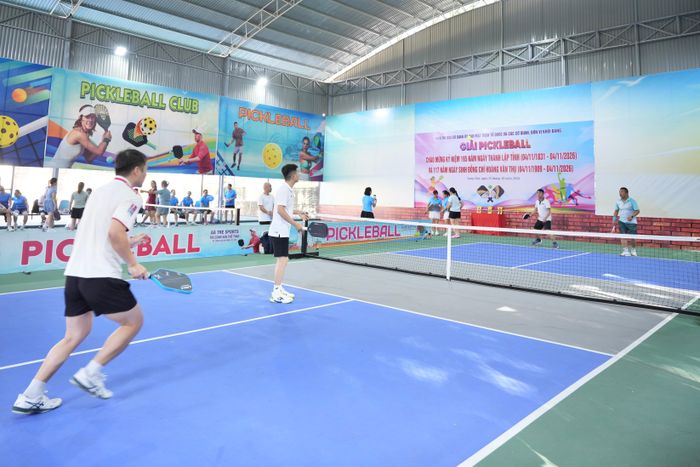 Các vận động viên thi đấu nội dung đôi nam