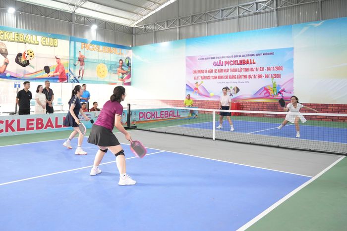 Các vận động viên thi đấu nội dung đôi nữ