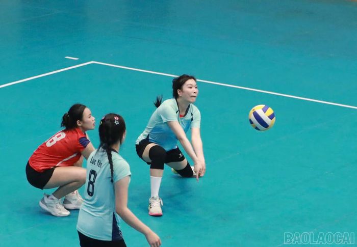 Dù rất nỗ lực tấn công nhưng đội cụm xã Lục Yên vẫn không thể giành chiến thắng trước đội cụm xã Trấn Yên.