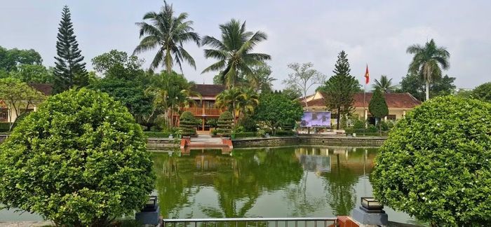 Khu tưởng niệm Chủ tịch Hồ Chí Minh ở Nghĩa Lộ.