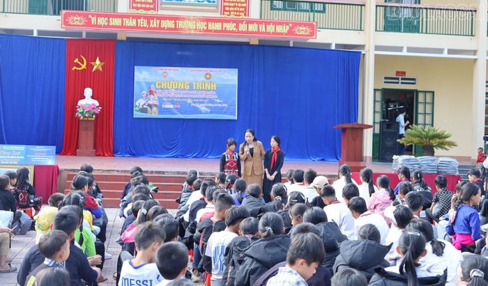 Tuyên truyền về kỹ năng sống cho học sinh Trường Tiểu học và THCS Mường Bo, xã Mường Bo.