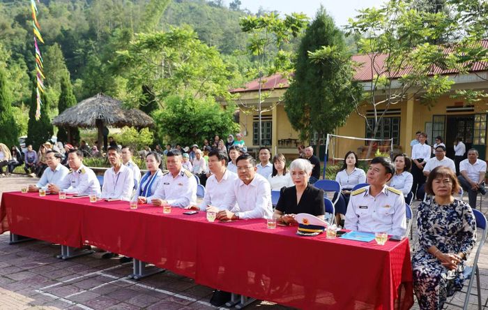 Các đại biểu dự chương trình.