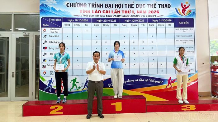Ban Tổ chức trao 37 bộ huy chương trong sáng 31/10.