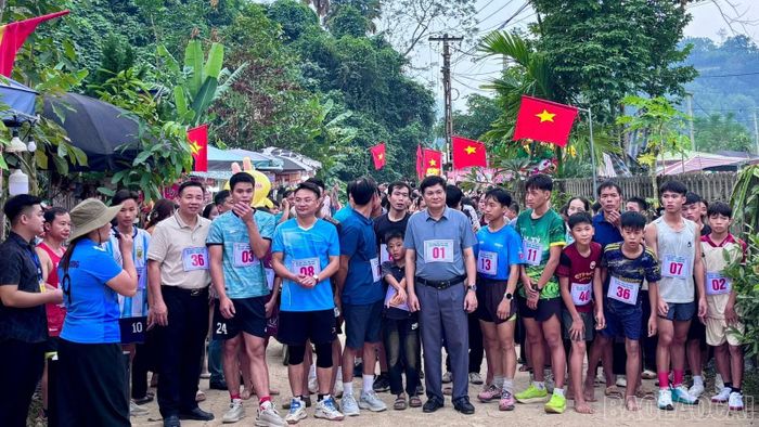 Các vận động viên nam tham gia Giải chạy “Mùa Cốm xanh” Phúc Khánh 2026.