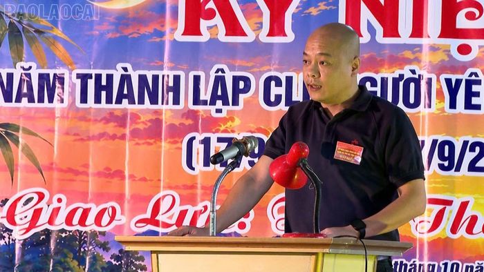 Ông Nguyễn Tuấn Vũ - Phó Chủ tịch Hội Liên hiệp Văn học Nghệ thuật tỉnh Lào Cai, ghi nhận những đóng góp của CLB.