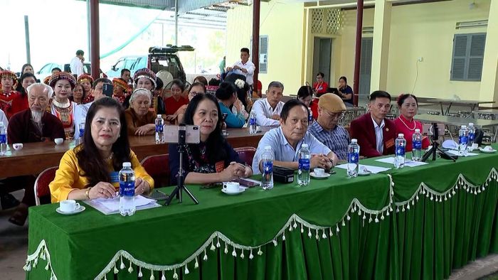 Các đại biểu dự chương trình.