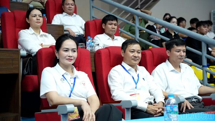 Đại biểu và các đoàn vận động viên dự lễ bế mạc Đại hội.
