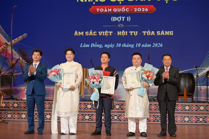 Các nghệ sĩ, nhạc công đoạt giải Nhất phần thi Độc tấu