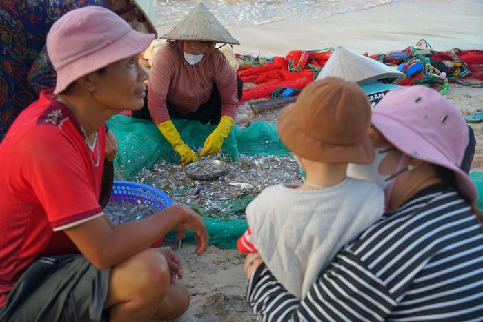 Thu hoạch sau một mẻ lưới.