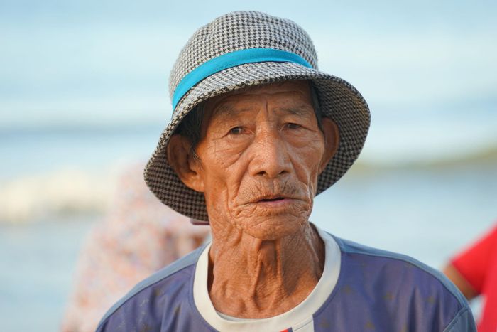 Ông Trần Ngọc Anh với 45 năm làm nghề lưới rùng.
