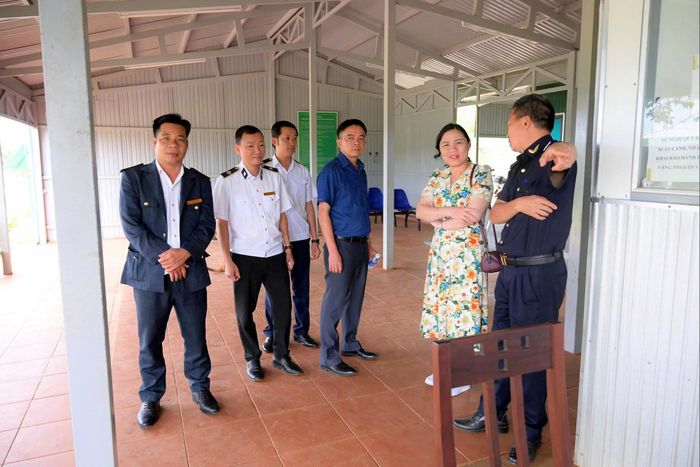 CDC tỉnh phối hợp với Viện Vệ sinh dịch tễ Tây Nguyên và các lực lượng biên phòng, hải quan giám sát hoạt động kiểm dịch y tế biên giới tại cửa khẩu Đắk Peur và Bu Prăng. Ảnh tư liệu