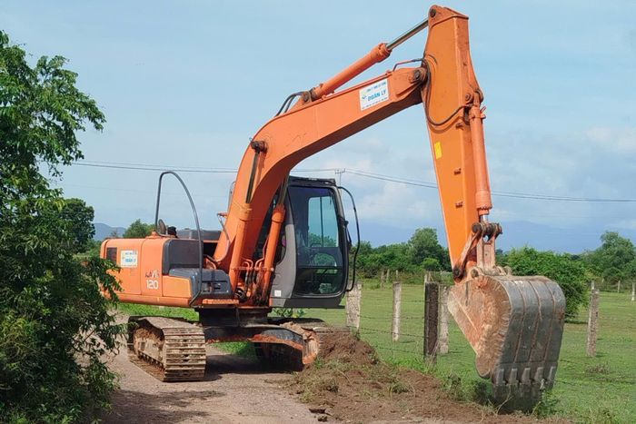 Nâng cấp đường vào tổ 4 thôn Hồng Liêm