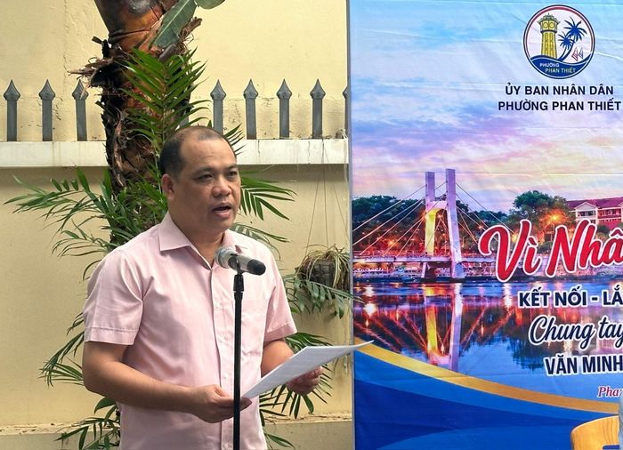 Chủ tịch UBND phường Phan Thiết Trần Nguyên Lộc phát biểu tại tọa đàm