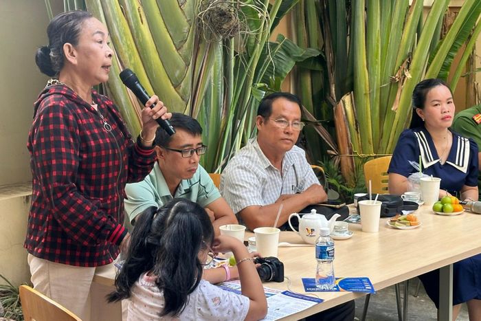 Người dân Phan Thiết trao đổi ý kiến