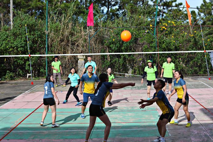 Phần thi đấu bóng chuyền giữa các đội