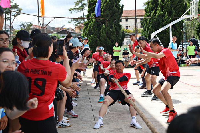 Phần thi kéo co