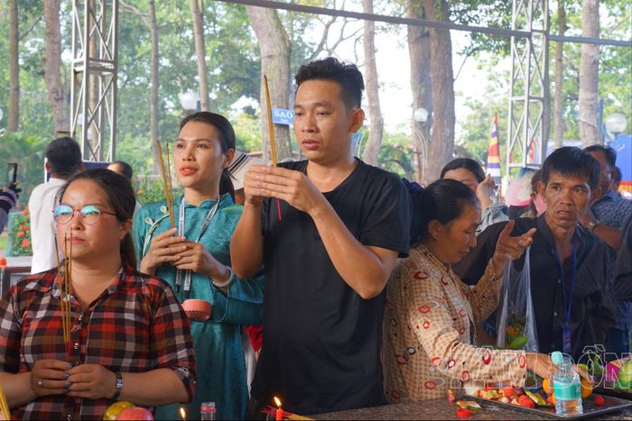 Du khách thập phương tìm về mỗi dịp lễ hội