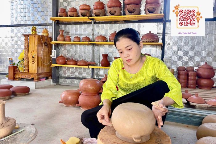 Một lao động có thể làm khoảng 250 - 300 sản phẩm gốm trong 8 giờ bằng phương thức sử dụng khuôn, so với khoảng 70 sản phẩm ngày theo cách làm truyền thống