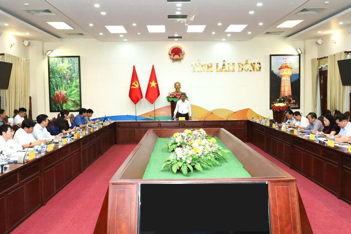 Quang cảnh buổi làm việc