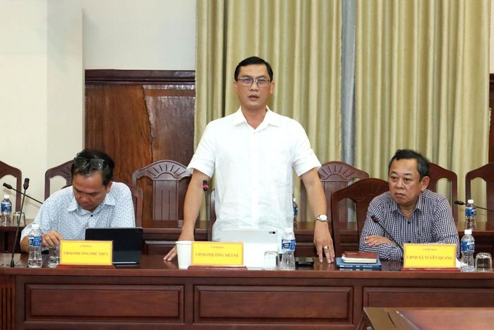 Chủ tịch UBND phường Mũi Né Lê Thanh Sơn báo cáo tại buổi làm việc