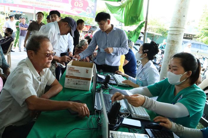 Hoạt động khám sức khỏe định kỳ, khám sàng lọc miễn phí cho người dân phường Phước Hội
