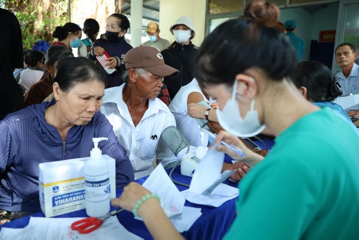 Hoạt động khám sức khỏe định kỳ, khám sàng lọc miễn phí cho người dân phường Phước Hội