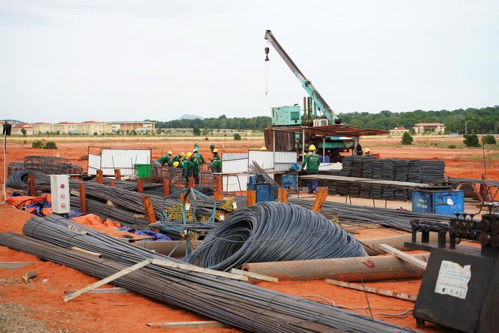 Vật liệu tập kết phục vụ thi công các hạng mục công trình