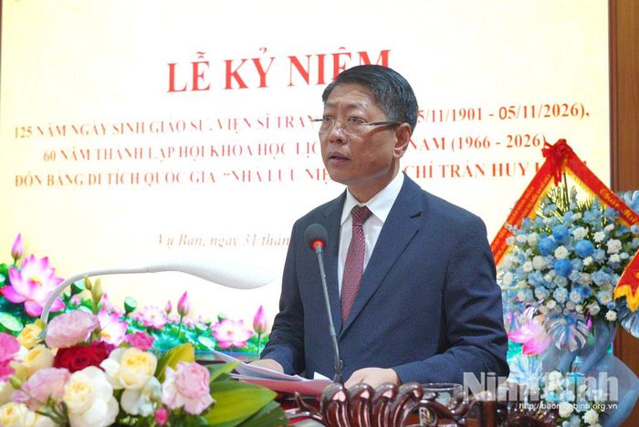 Đồng chí Trần Song Tùng, Ủy viên Ban Thường vụ Tỉnh ủy, Phó Chủ tịch Thường trực UBND tỉnh phát biểu tại Lễ kỷ niệm.