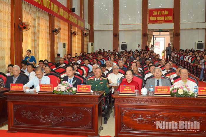 Các đại biểu dự chương trình.