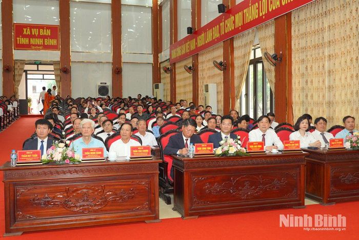 Các đại biểu dự chương trình.